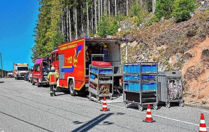 20 / 2021 Person im Wasser Linachstausee